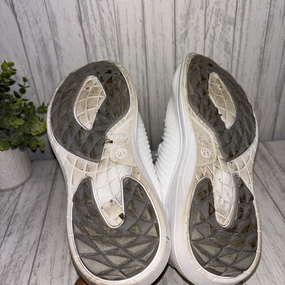 Womens Size 9.5 Tommy Bahama Golf Shoes - Picture 6 of 7